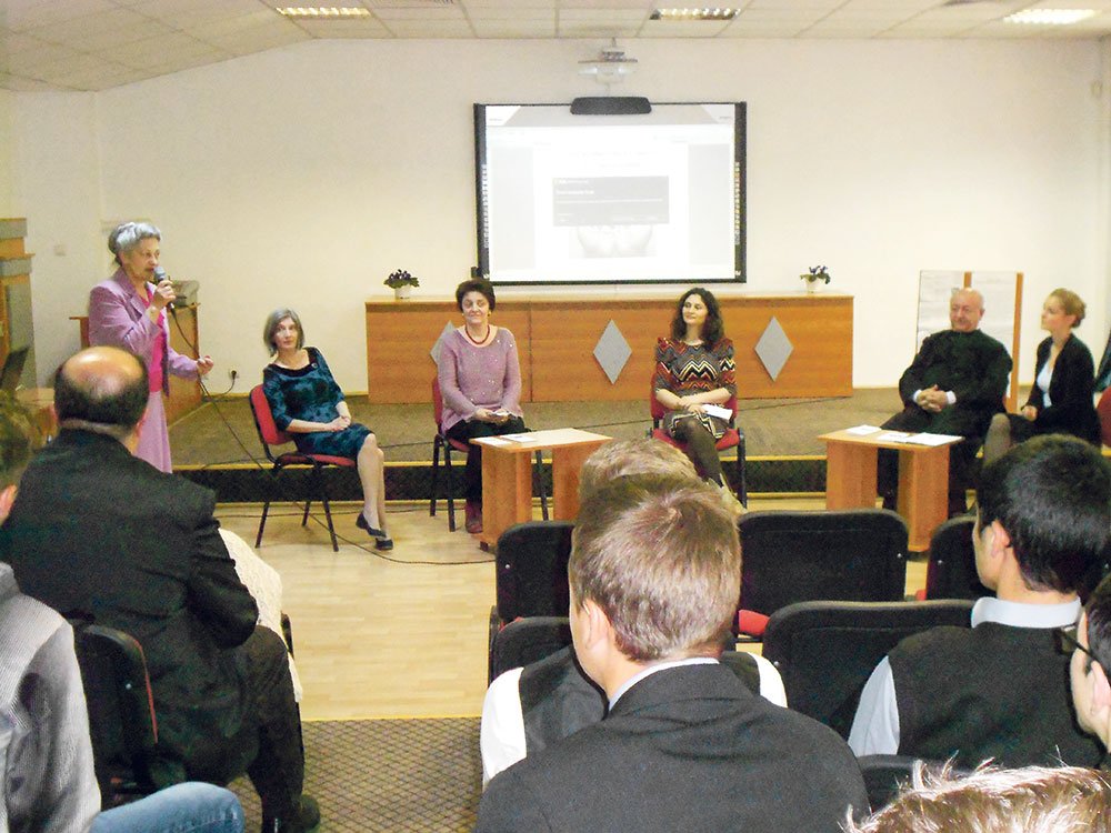 Conferinţă dedicată Zilei Internaţionale a Familiei la Râmnicu Vâlcea 79140