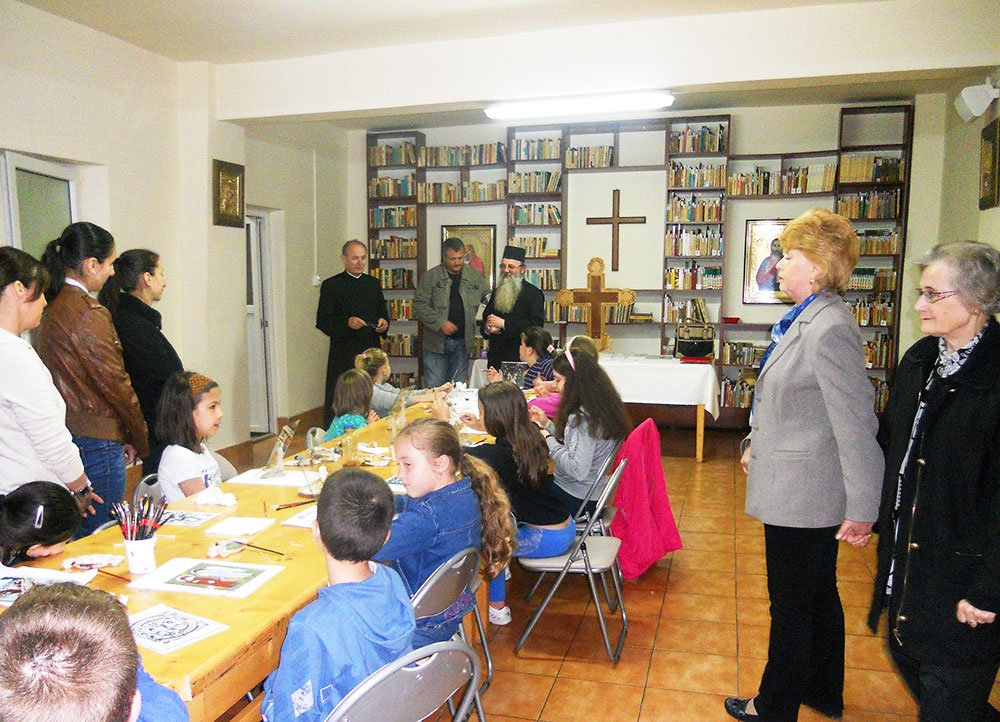 Copiii din Parohia „Naşterea Domnului“ sprijină aşezământul de la Floreşti 79084