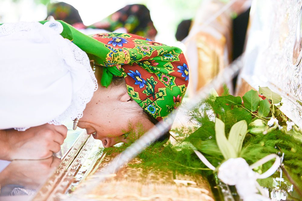 Prinos de cinstire adus celor doi Sfinţi Constantin 79072