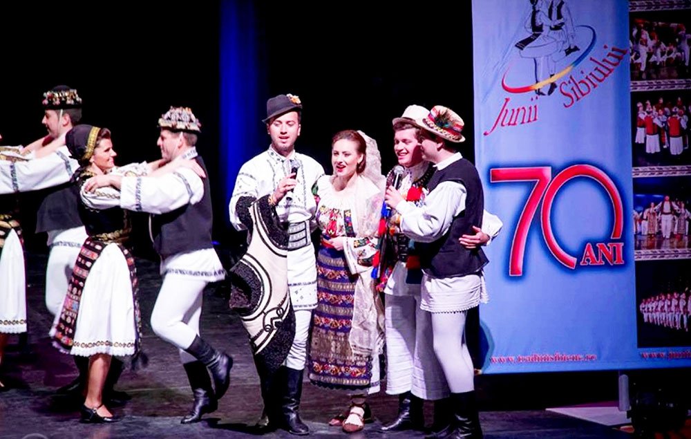 „Junii Sibiului“, ambasadori ai tradiţiilor româneşti 79018