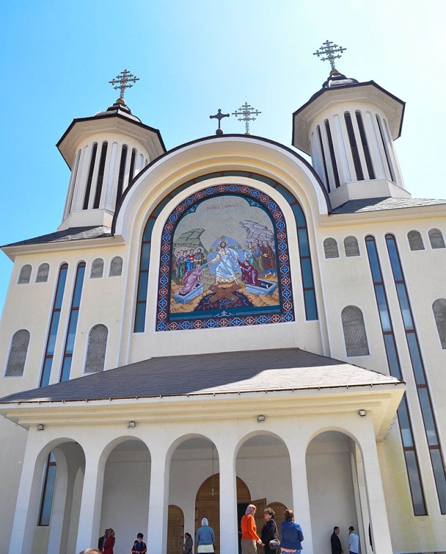 Sfinte Liturghii arhiereşti în Episcopia Severinului şi Strehaiei 79022