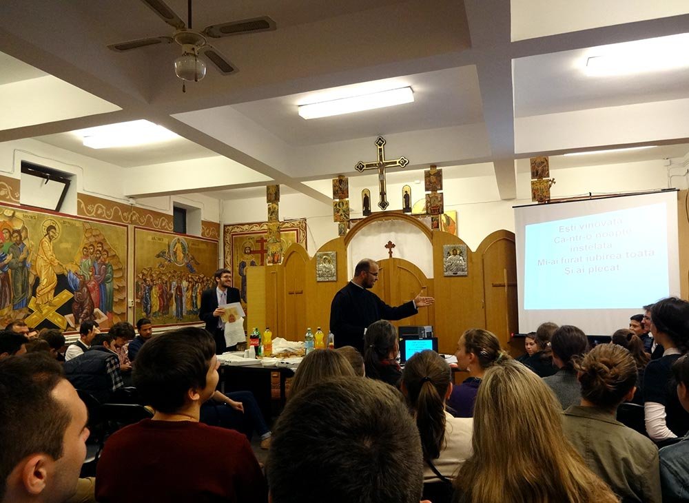 Activităţi cu tinerii la Biserica „Înălţarea Domnului“ 78995