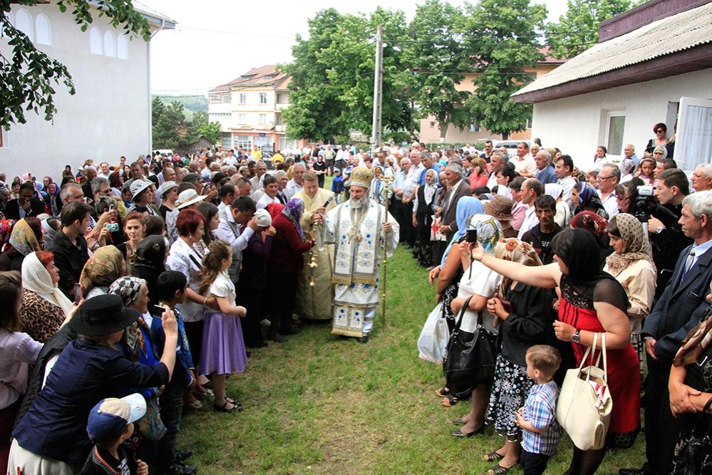 Biserica din Lipova a primit veşmântul sfinţirii 78939
