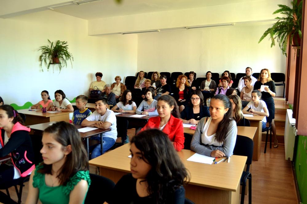 Centre de tineret inaugurate la Oţelul Roşu şi Mehadia 78951