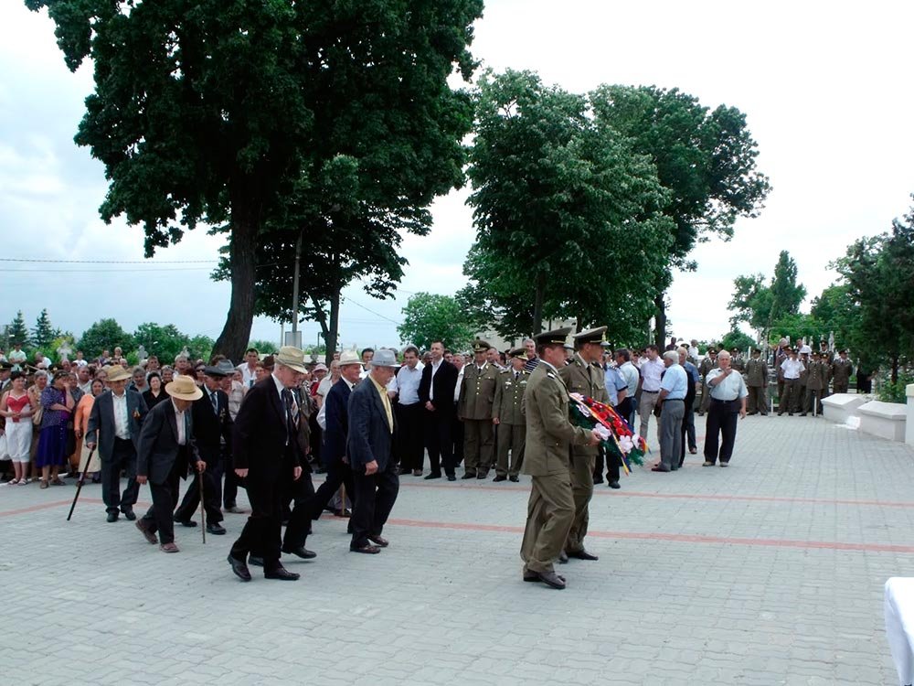 Ceremonii militare şi religioase de Ziua Eroilor, în Moldova 78943