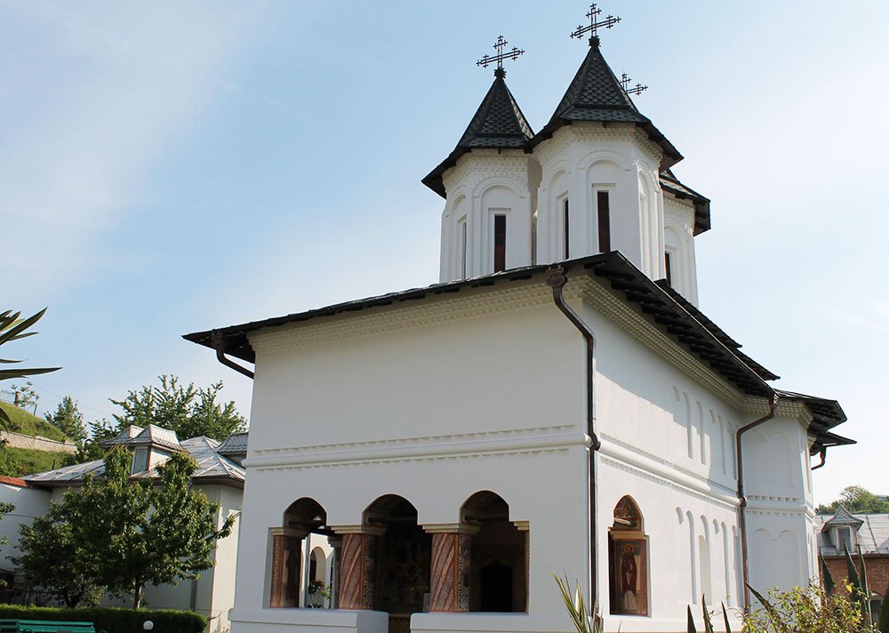 Clocociov, mănăstirea vegheată de părintele Visarion Coman 78953