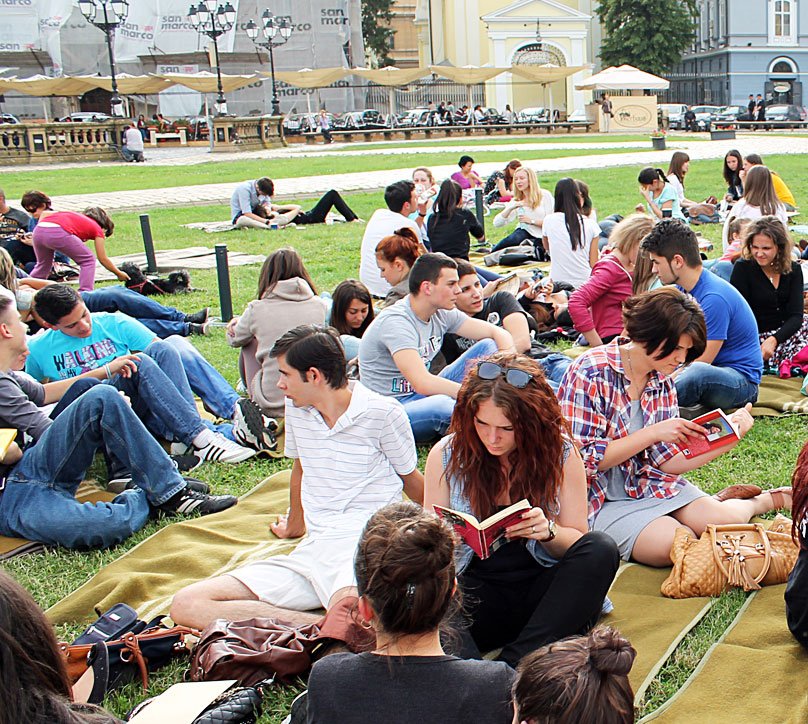 Timişorenii sunt invitaţi la lectură în aer liber 78851