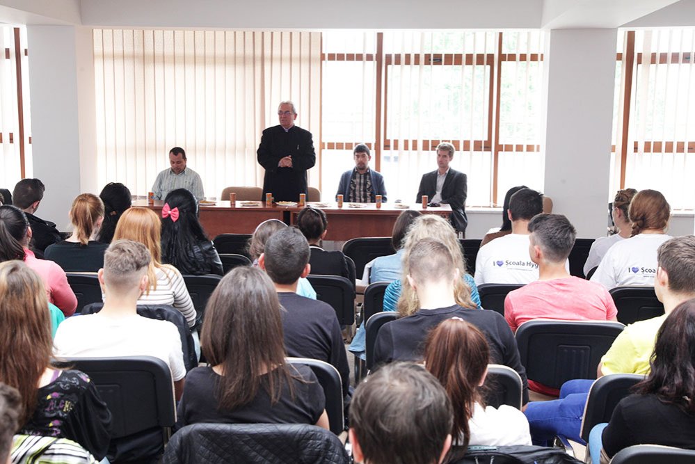 Pericolele dependenţelor şi implicarea Bisericii în prevenire 78841