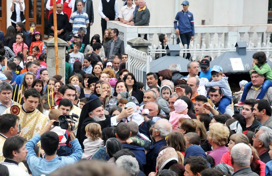 „Acest album este oglinda jertfei de generaţii a băcăuanilor“ 78779