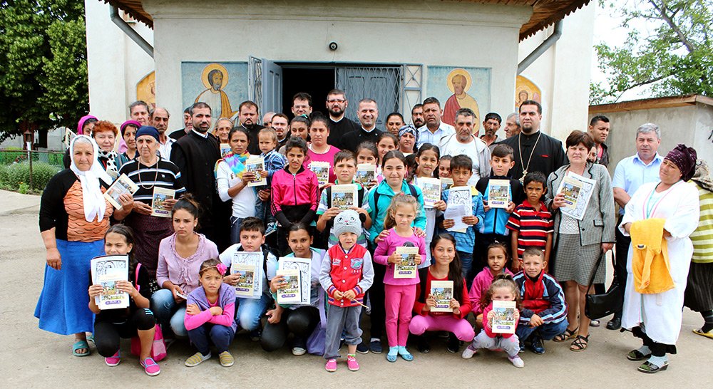 O zi printre rromii din Parohia Sineşti 78742