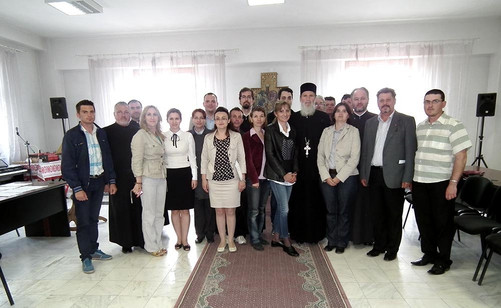 Prima promoţie de interpreţi mimico-gestuali 78743