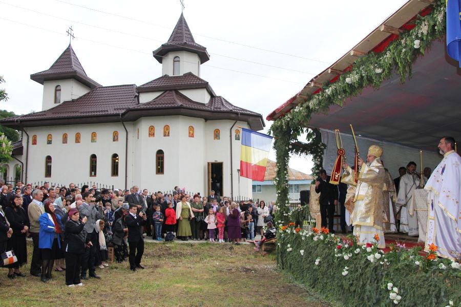 Târnosiri de biserici în protopopiatele Moineşti şi Roman 78756