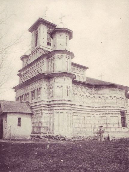 Biserica medievală din Călineşti-Prahova la începutul secolului trecut 78661