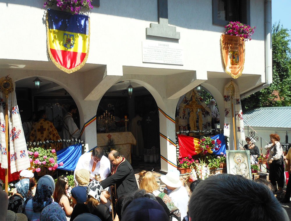 Hramul Bisericii „Sfânta Treime“ din Protoieria Sector 6 Capitală 78665