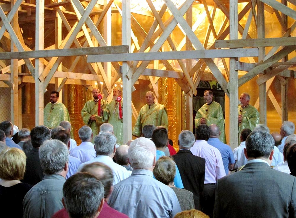 Praznicul Sfintei Treimi cinstit de bănăţeni 78675