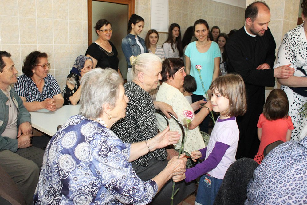 Program social-filantropic pentru vârstnici la Galaţi 78666