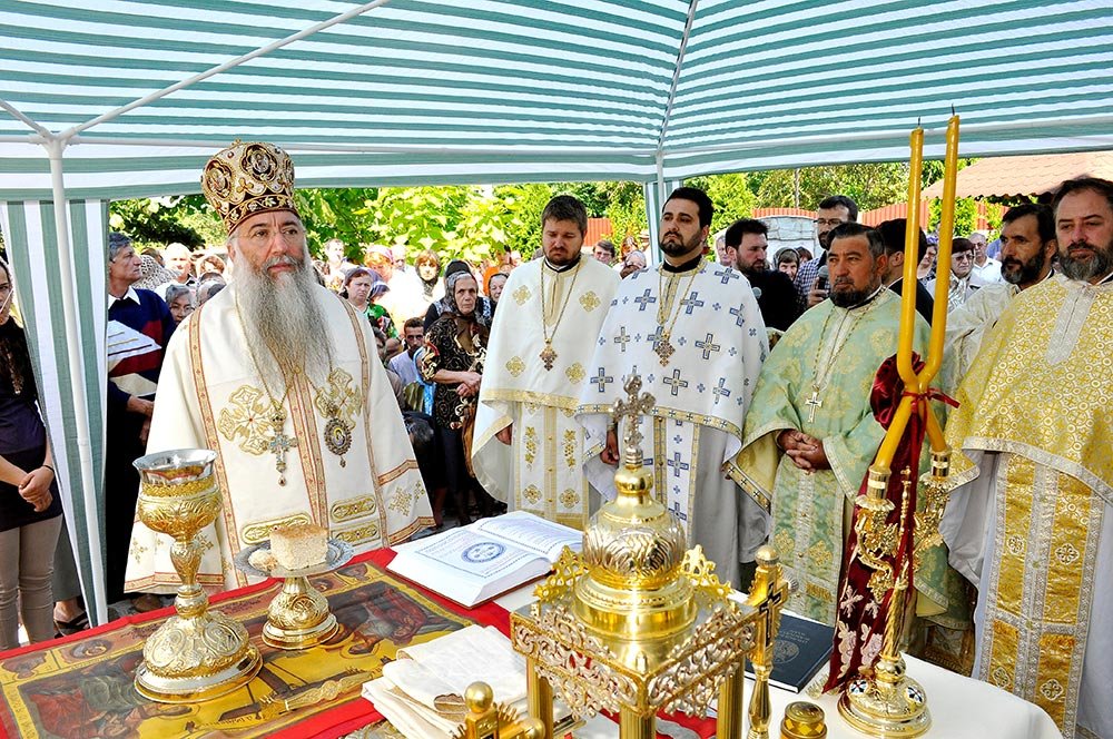 Hramul mănăstirii mehedinţene Cerneţi 78647