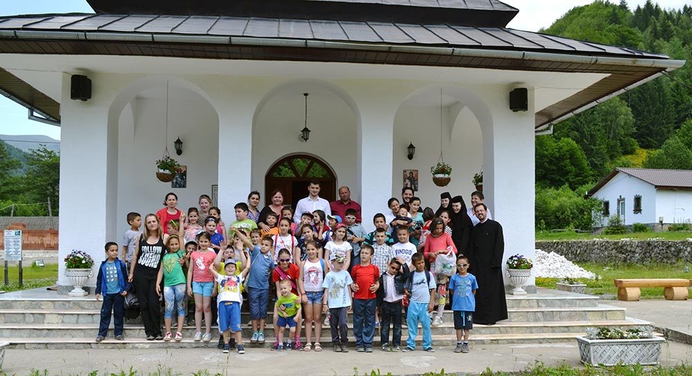 Pelerinaj la Schitul Poiana Mărului 78644