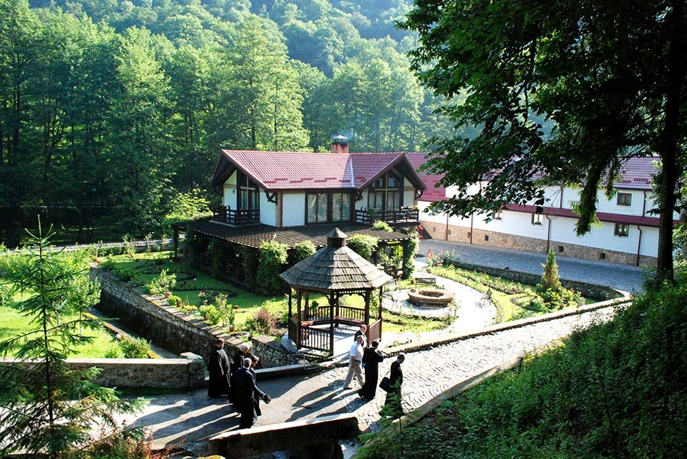 Simpozion internaţional la Mănăstirea Tismana 78614