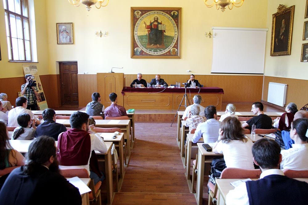 Conferinţă despre influenţa mediilor de comunicare asupra tinerilor, la Sibiu 78587