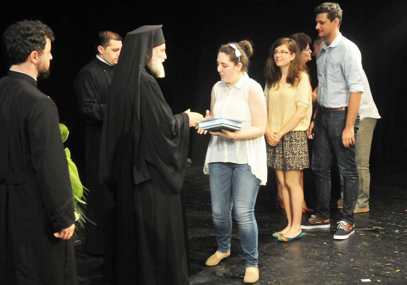 Elita învăţământului băcăuan, premiată de Biserică 78545