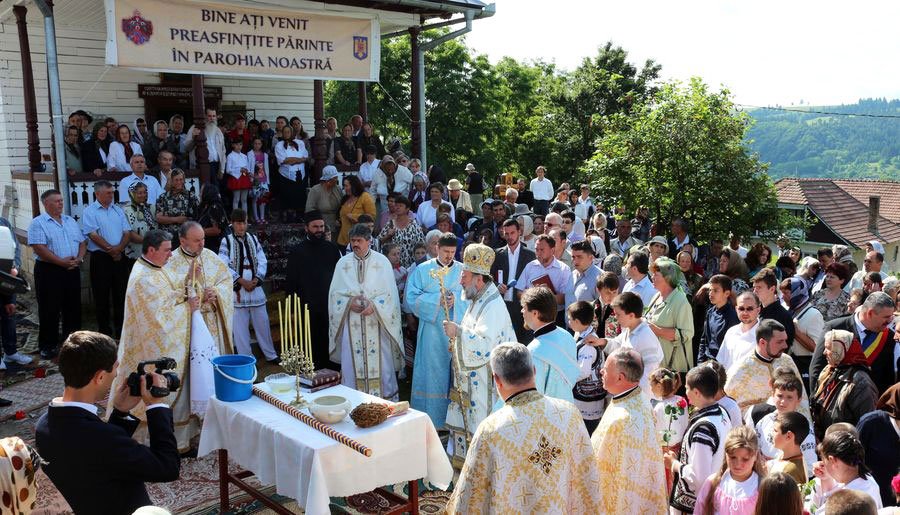 Sfinţirea aşezământului social-filantropic din Poiana Uzului 78492
