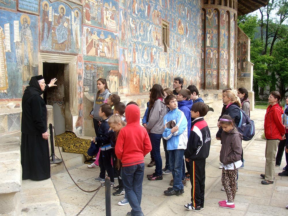 Copiii Parohiei „Sfântul Dumitru“ din Suceava, răsplătiţi cu o excursie 78462