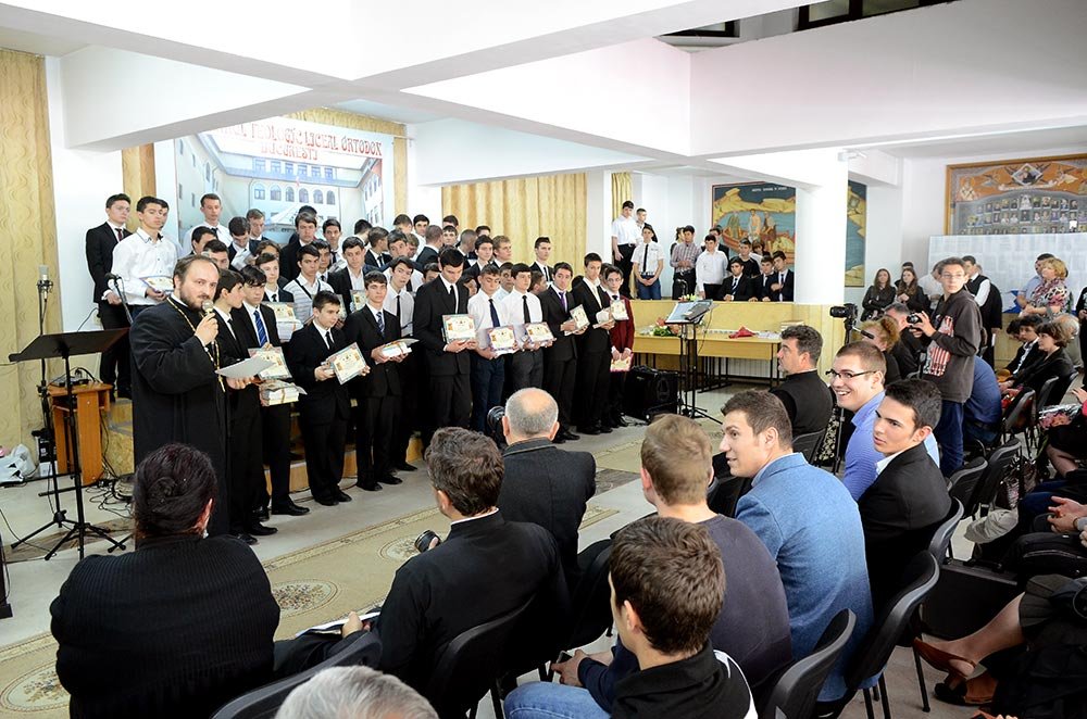 Serbări şi premieri la sfârşit de an şcolar 78425