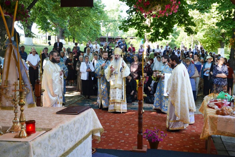 „Cei mai buni români au fost sfinţii lui Dumnezeu“ 78388