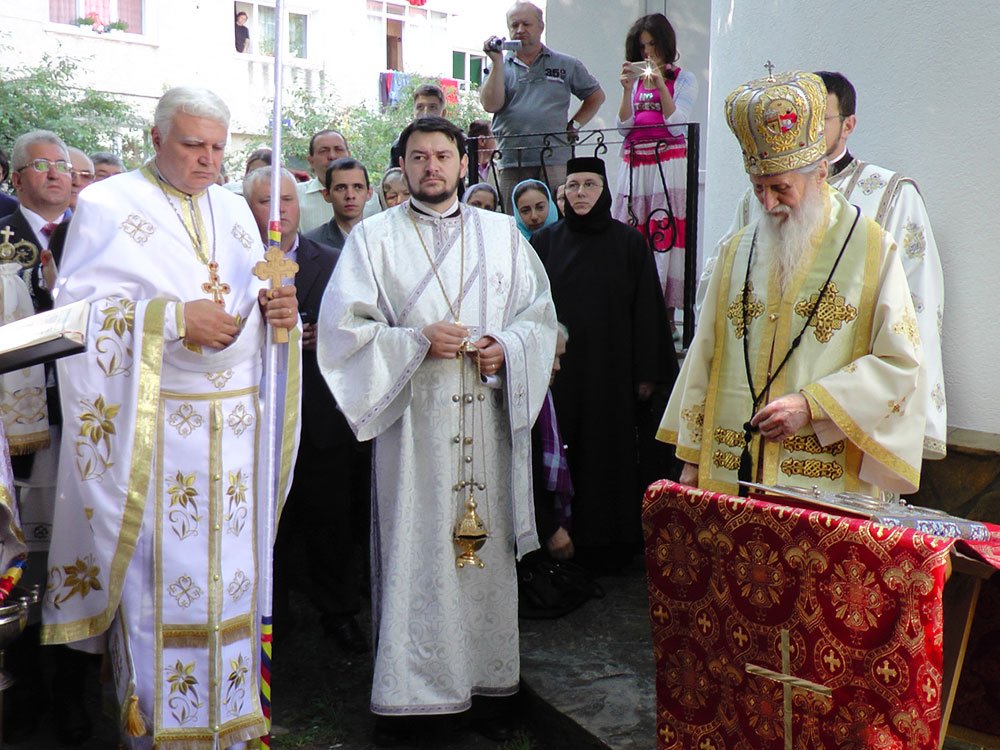 Biserica din cartierul sucevean Obcini a fost sfinţită 78367
