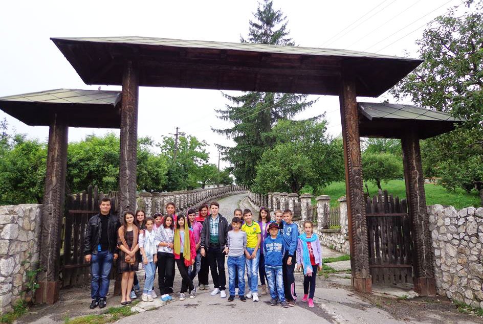 Pelerinaj pentru tinerii din Caracal 78278