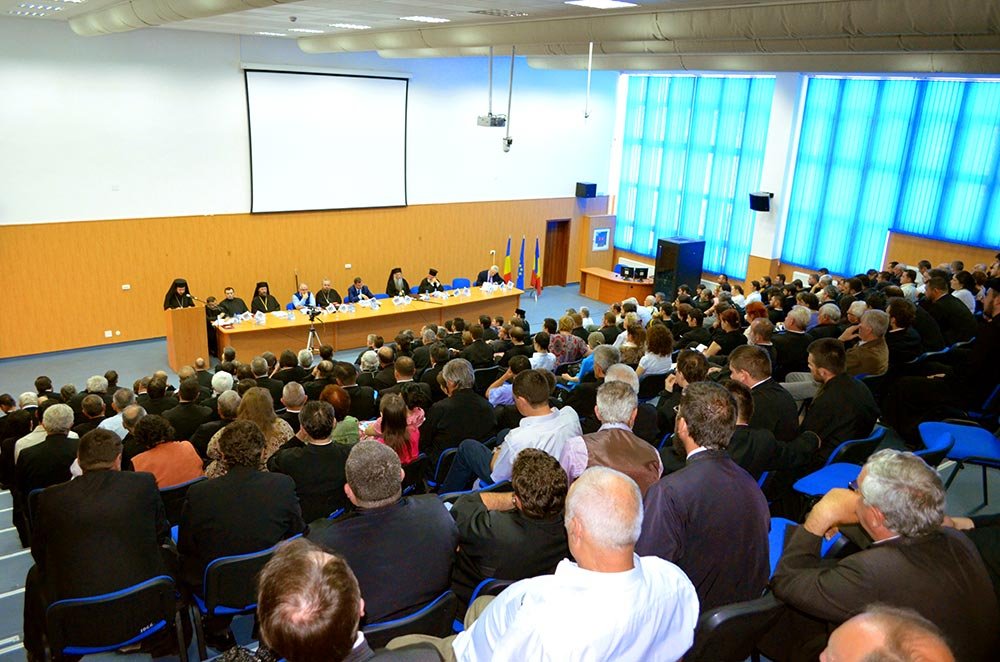 Simpozion teologic internaţional la Deva 78228