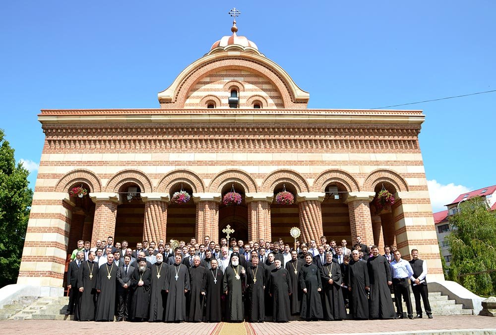 Absolvenţii teologi de la Târgovişte au depus jurământul de credinţă 78187