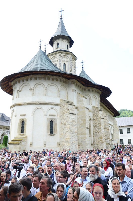 6 ierarhi, 120 de preoţi şi mii de credincioşi la cel de-al doilea hram al Putnei 78167