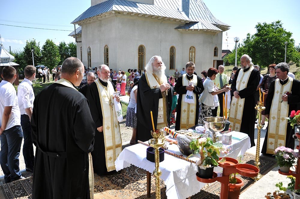 Sfinţirea complexului parohial din Chipereşti 78051