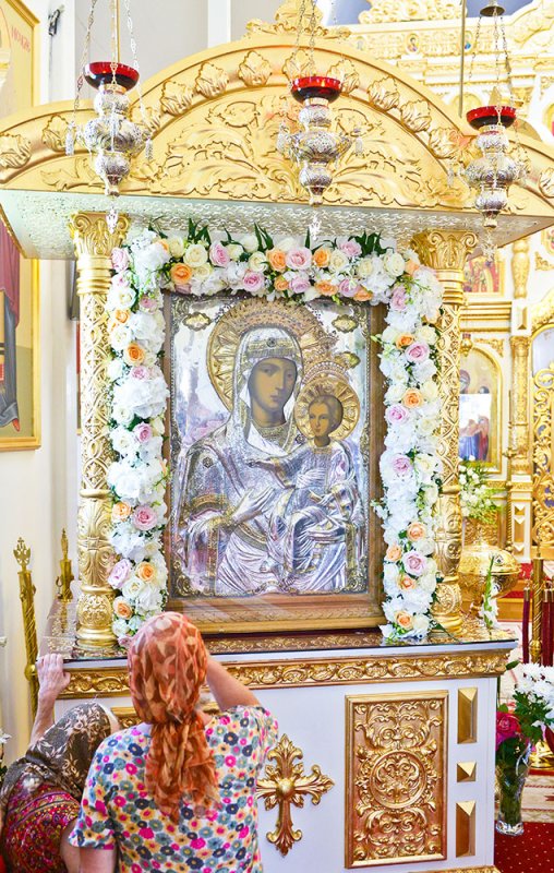 Mulţime de daruri revărsate din Icoana Prodromiţa 77978