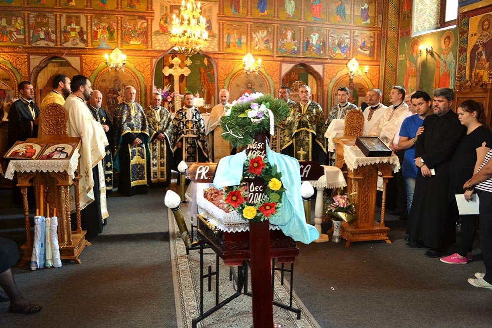 Părintele Cornel Mezinca, prohodit la Zăgujeni 77996