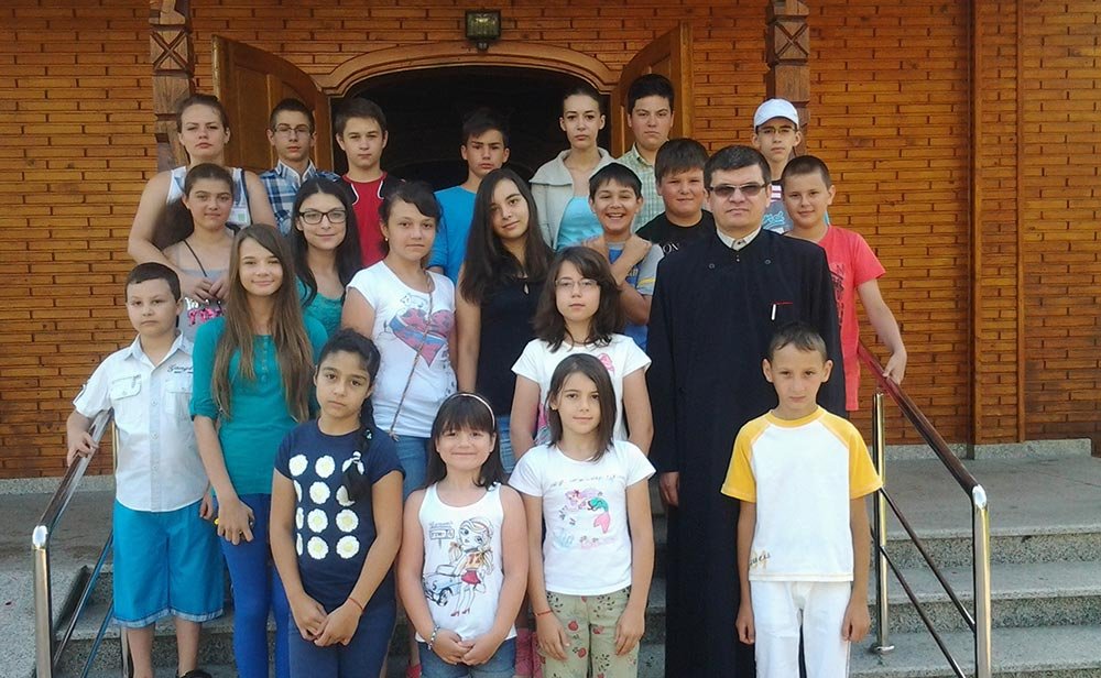 Şcoala de vară „Joc şi creaţie“ la Bacău 77976