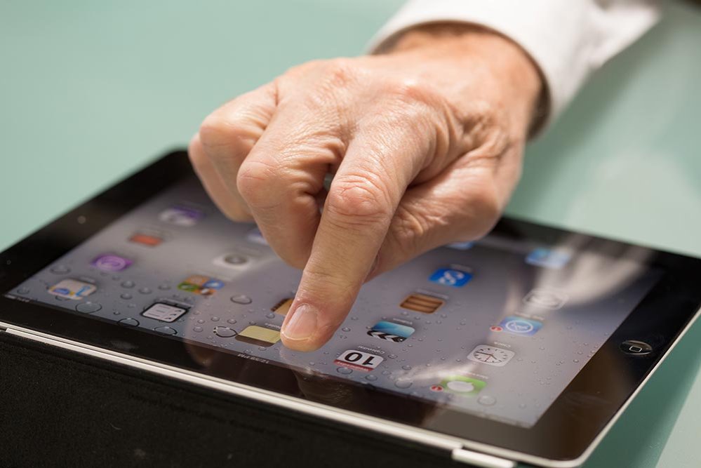 Tehnologia îi poate ajuta pe vârstnici să ţină legătura cu familia 77975