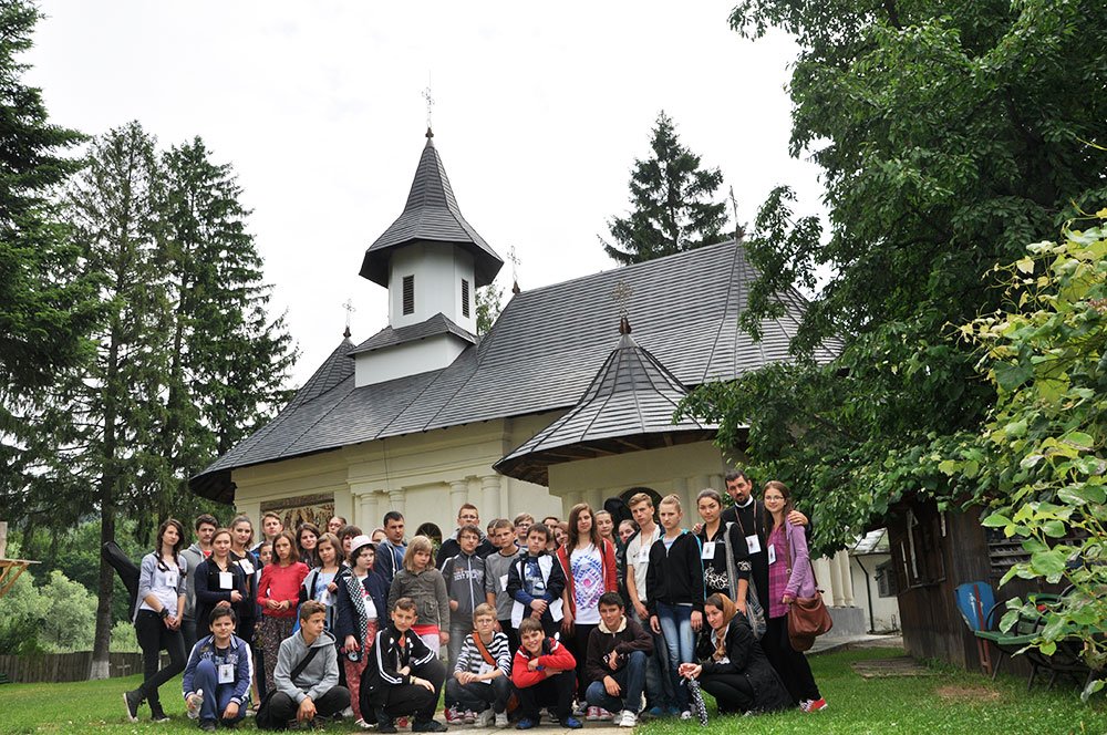 Tabără de creaţie religioasă la Mănăstirea Vorona 77953