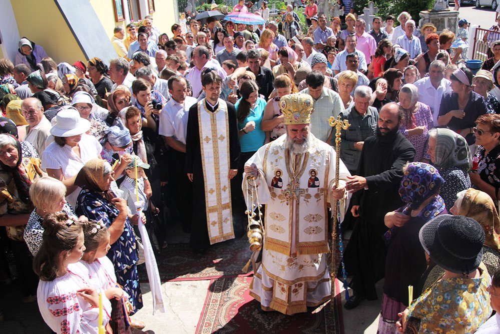 Biserica Parohiei Başta, resfinţită de PS Ioachim Băcăuanul 77931