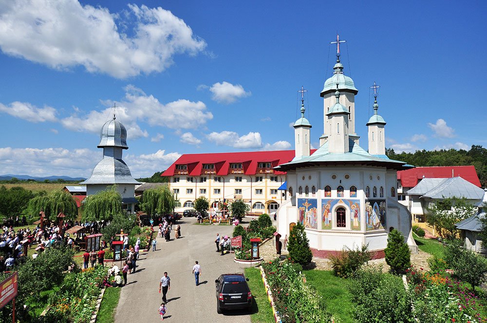Slujbă arhierească la Mănăstirea Bogdăneşti 77906