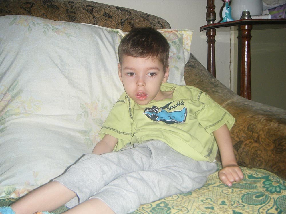 Să ajutăm un copil aflat în suferinţă! 77902