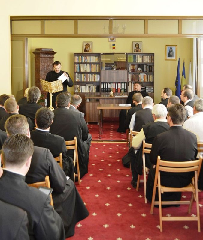 Şedinţă la Protopopiatul Alba Iulia 77885