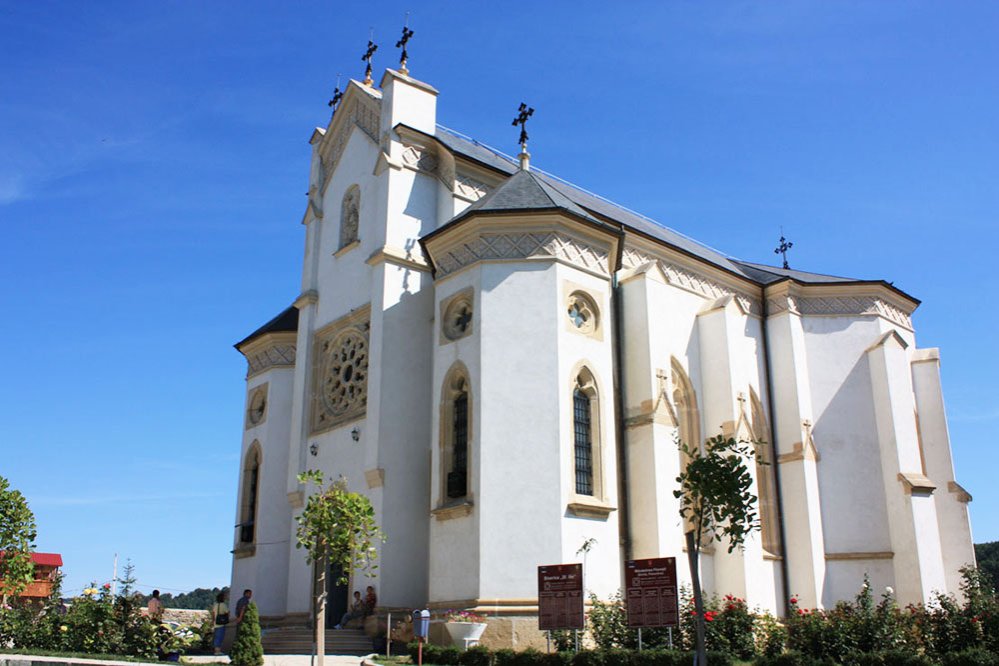 Biserica Mănăstirii Floreşti din judeţul Vaslui va fi târnosită 77881