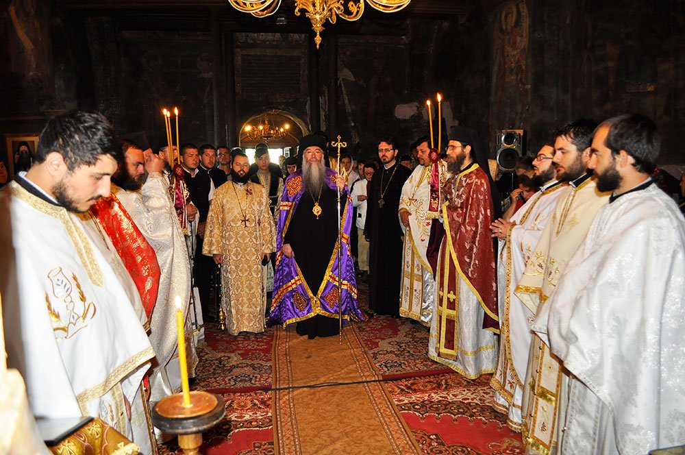 Mănăstirea Baia de Aramă la ceas de praznic 77845