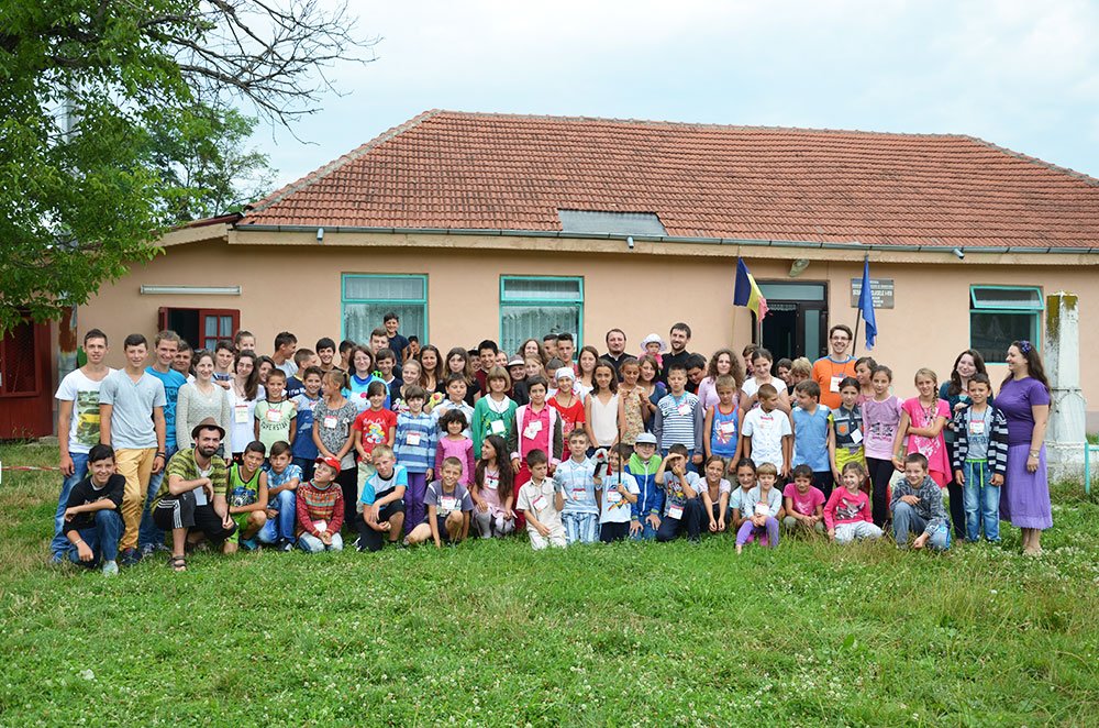 „Tabăra din pridvorul satului“ la Moreni 77858