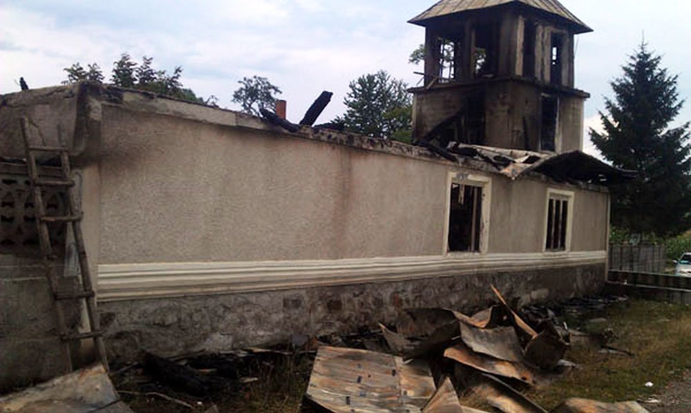 Incendiu la capela de cimitir din Parohia „Sfinţii Voievozi“ - Cristeşti 77838