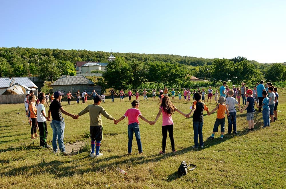 „Tabăra din pridvorul satului“ a ajuns în Parohia Holm 77793