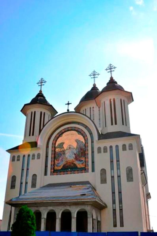 PS Nicodim va sluji de Sfântul Pantelimon la Catedrala episcopală 77714